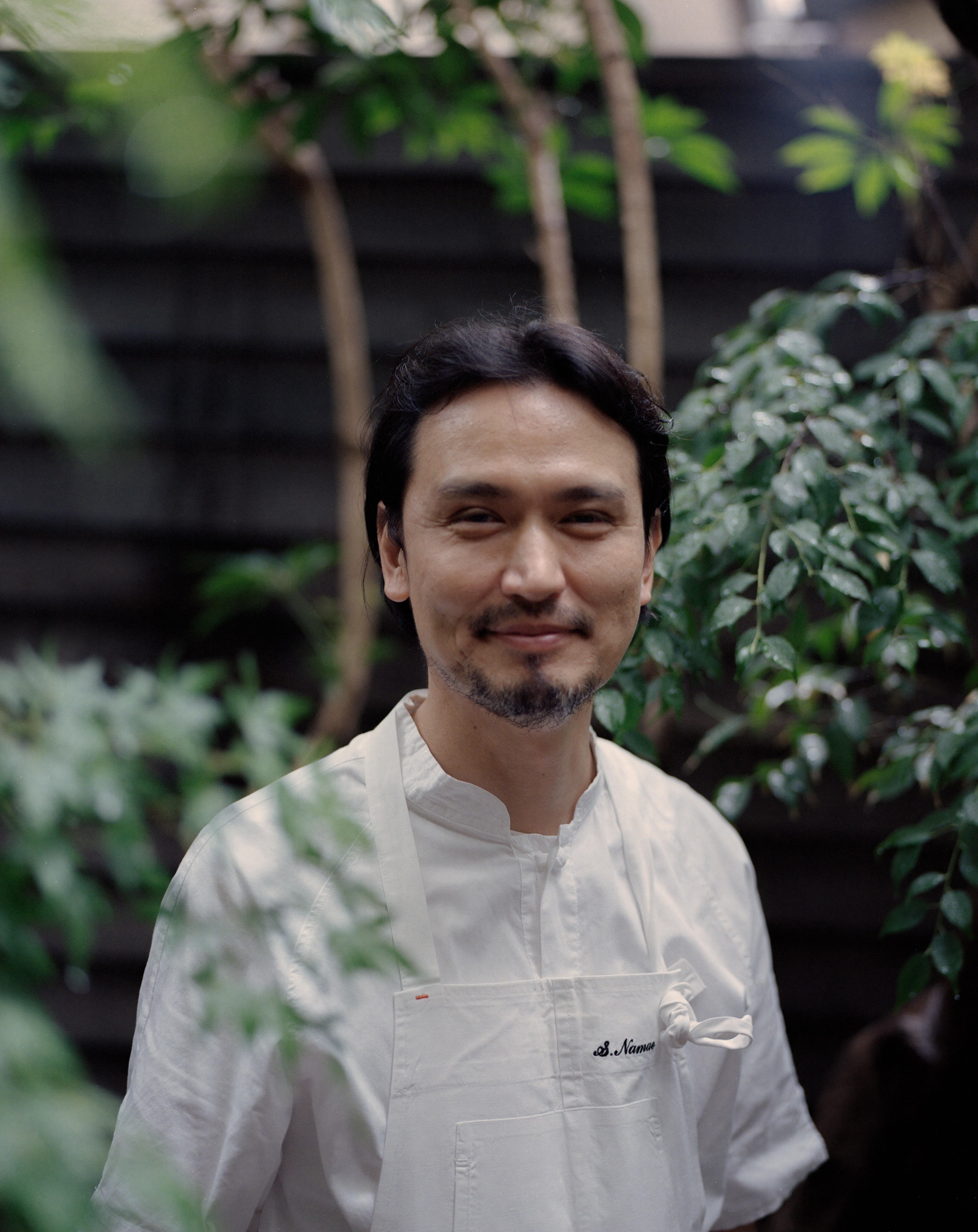 原本打算在毕业后成为一名记者的生江史伸，误打误撞开启了他的厨艺修习之路。