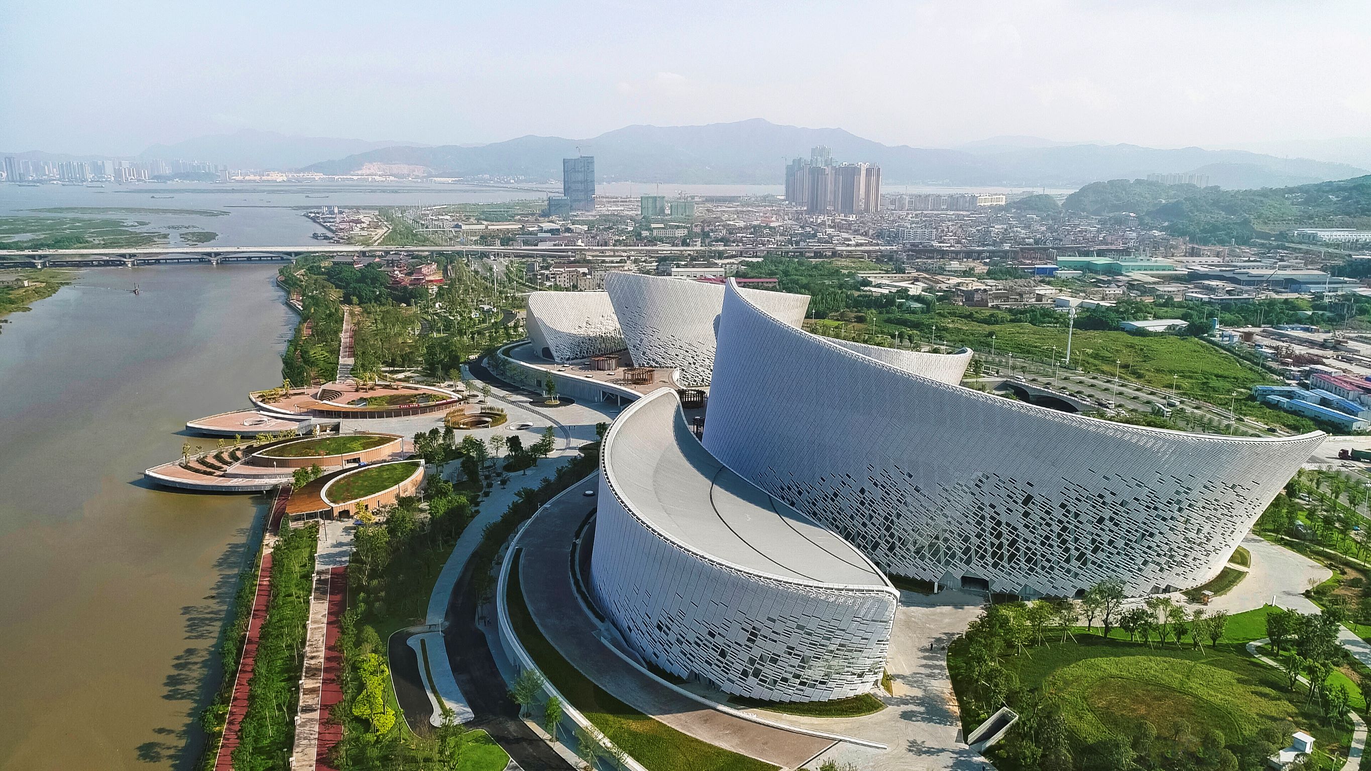 GEOMETRIC. ARCHITECTURE: STRAIT CULTURE AND ART CENTER 几何建筑之美 - 岷江旁的茉莉花瓣建筑