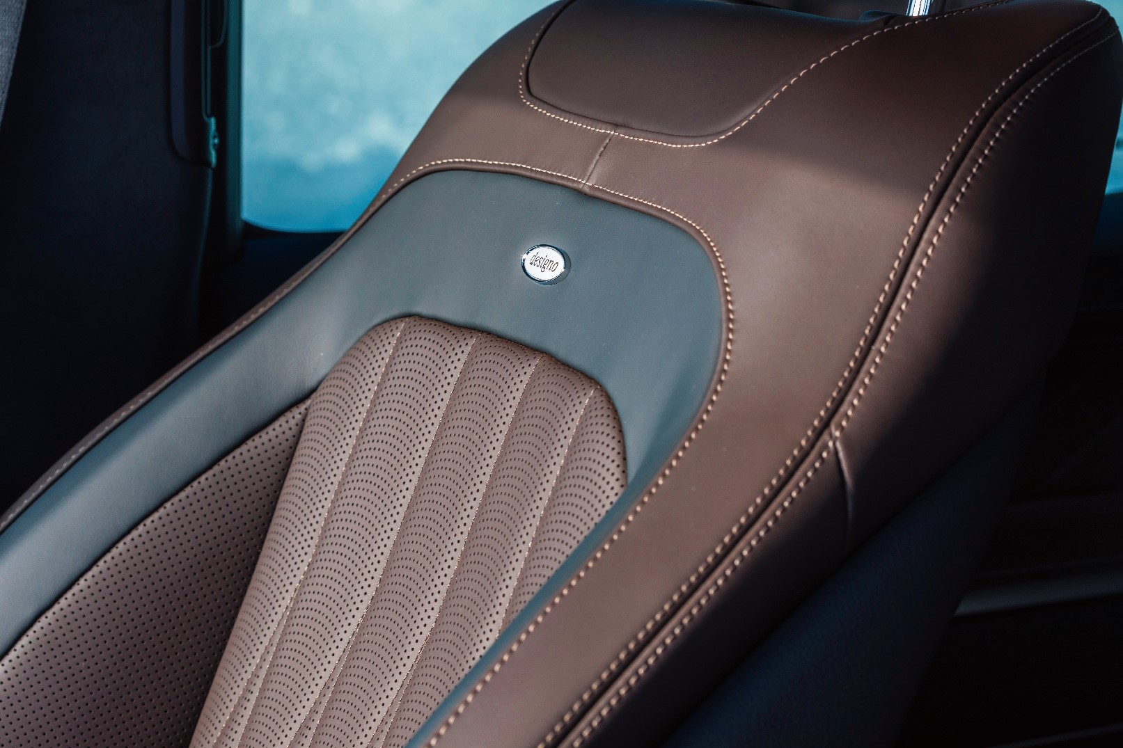 高级皮革内装，代表着 G-Class 硬派但又华丽的越野本质。