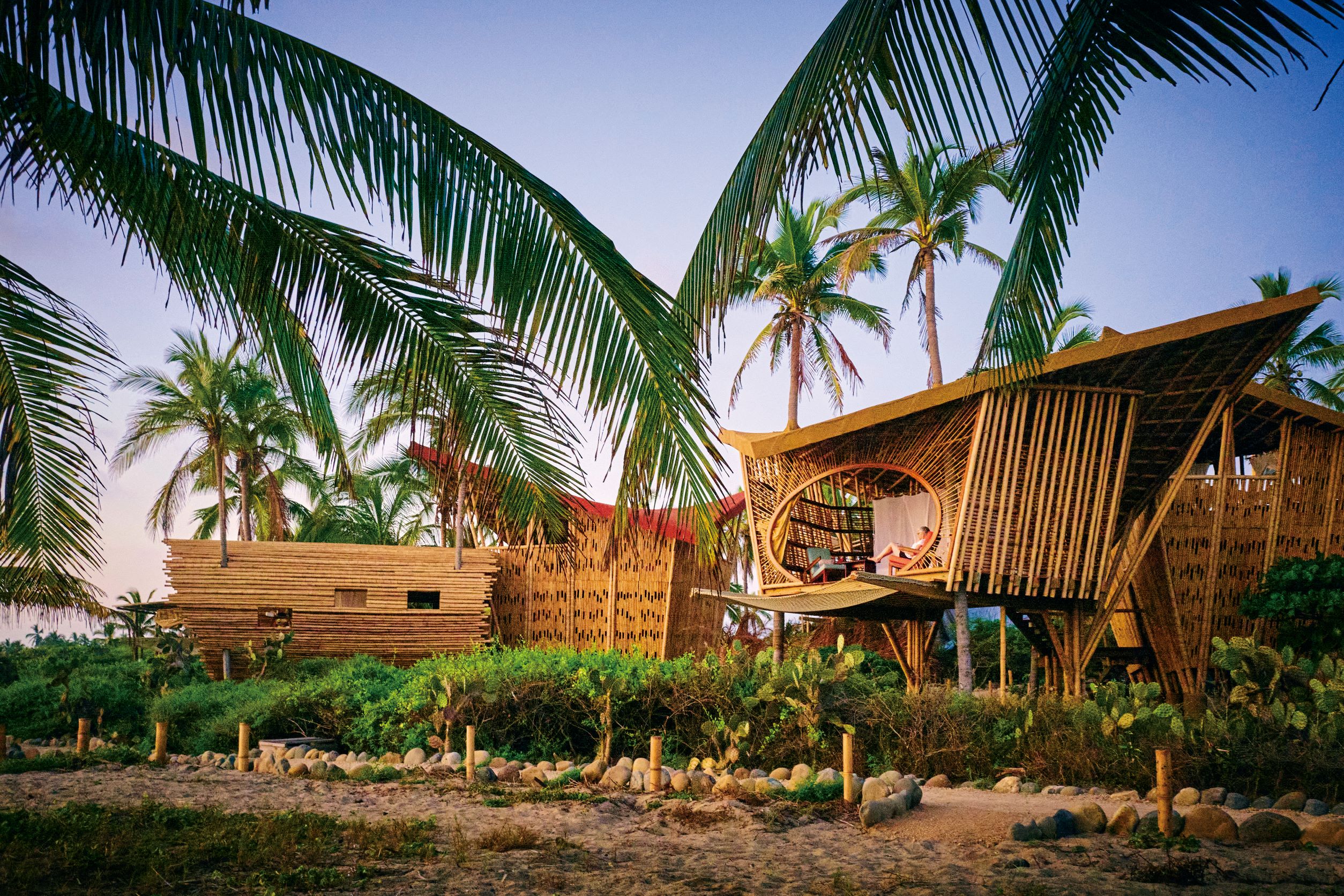 SUSTAINABLE STAY: PLAYA VIVA BAMBOO TREEHOUSE 永续旅宿 - 仿魔鬼鱼竹造生态树屋